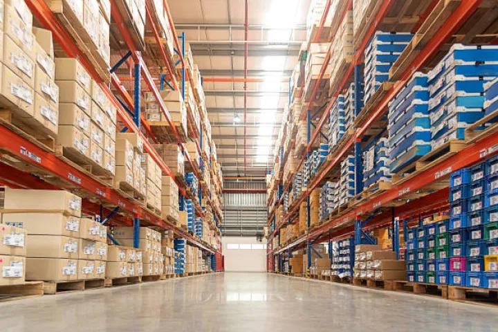 What’s the difference between a warehouse and a fulfillment center?